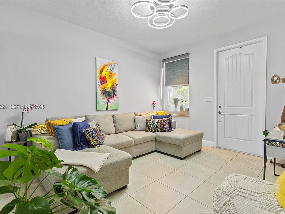たそは4 4910 NW 48th Ter, Tamarac, FL 33319 | Zillow