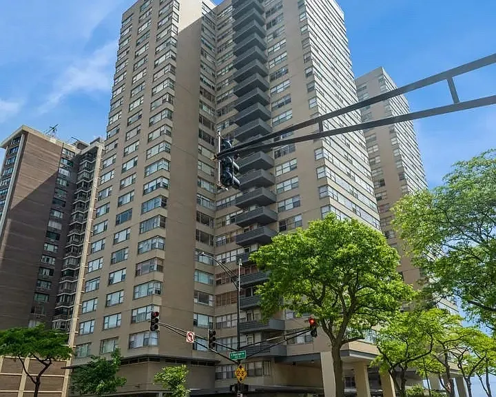 6301 N Sheridan Rd #10R — Photo 1