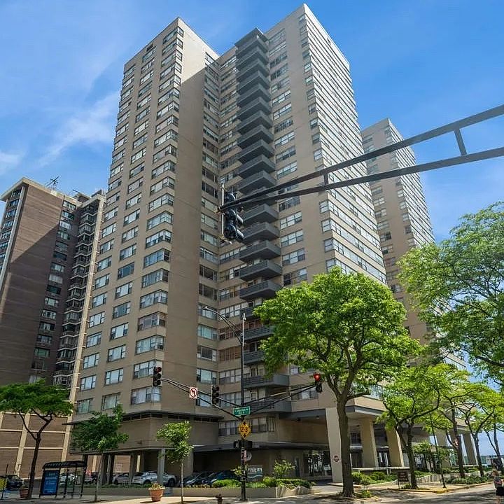 1st image of 6301 N Sheridan Rd APT 10R