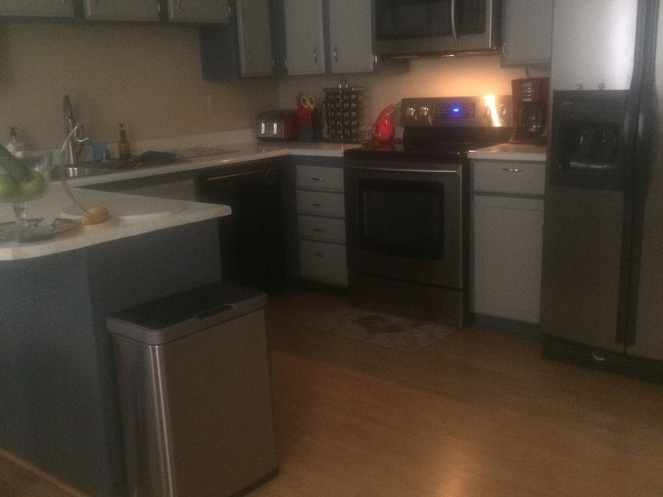 1st image of 400 Horn St