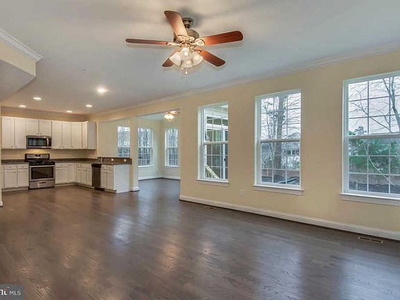 4th image of 185 Fawn Ln