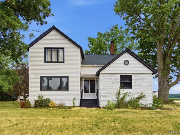 4286 Hill Rd, Swartz Creek, MI 48473