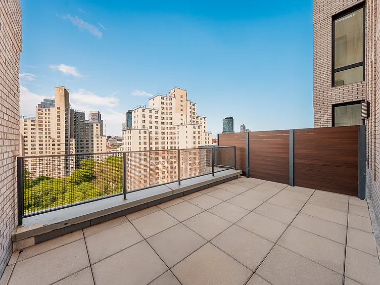 526 Baltic St #2E — Photo 9