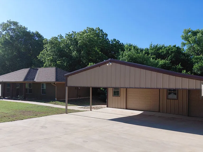 3725 Greenwood Rd — Photo 3