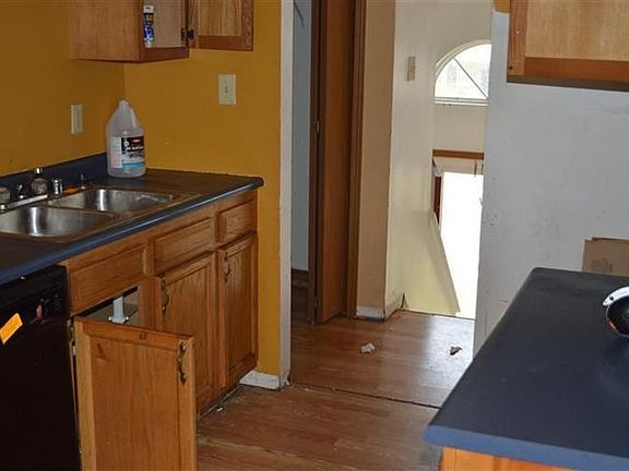 4th image of 130 Waller Dr