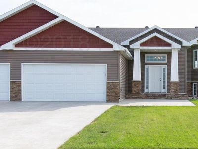 5192 44th St S, Fargo, ND, 58104