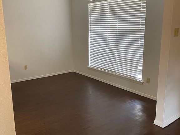 4th image of 312 Denton Dr #15