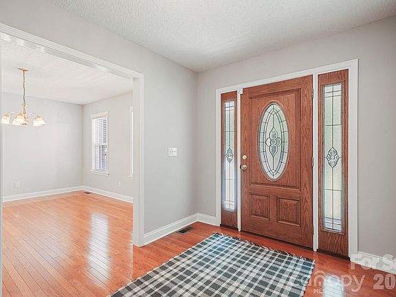 3rd image of 1749 Sells Rd