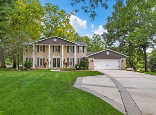 9521 Steep Hollow Dr, White Lake, MI