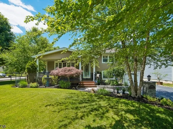 1 Emerson Dr, Livingston Twp., NJ 07039