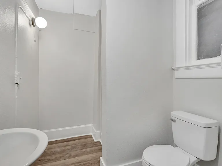 Breeze Apartments — Photo 11