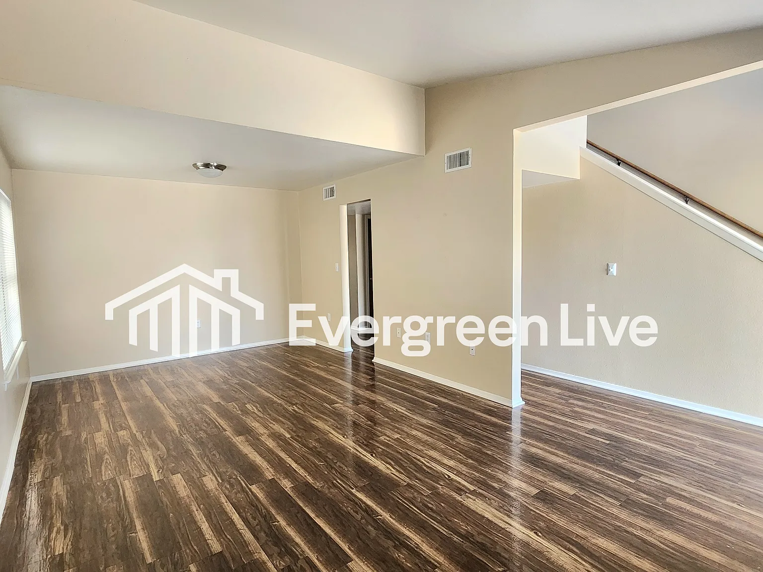 4 bed, 2.5 bath, 1484 sqft, $1,345 — Photo 3