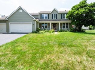 915 Woodbridge Dr, Cary, IL 60013