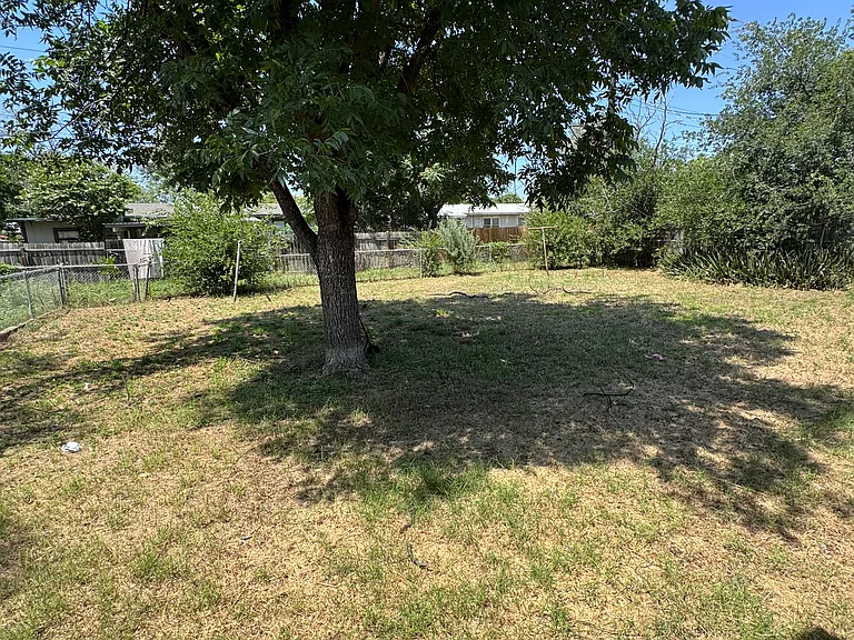 2472 Culver Ave — Photo 13