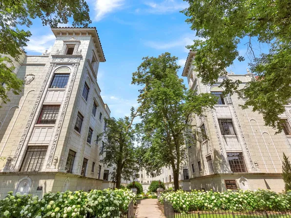 7350 N Ridge Ave #22B, Chicago, IL 60645