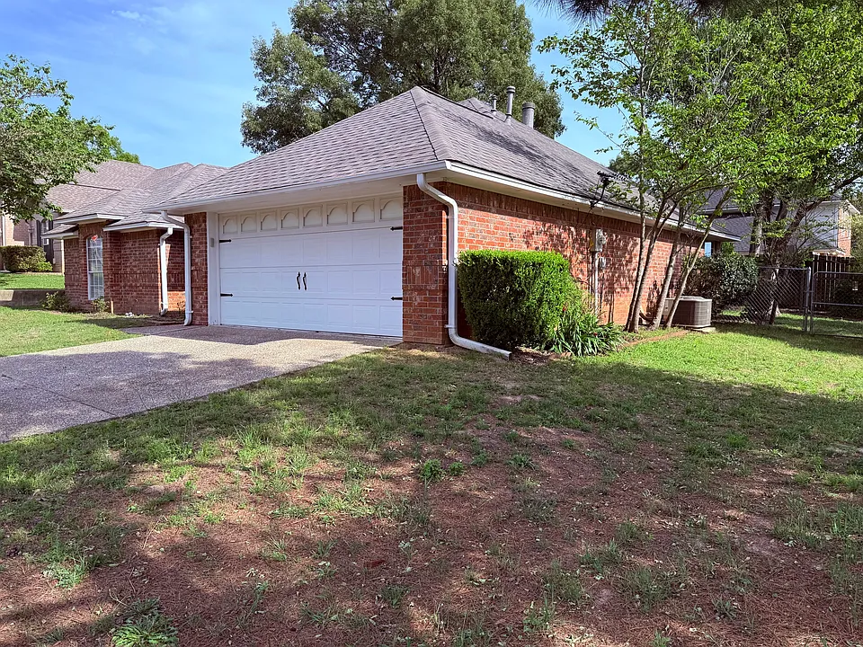 3203 Acacia Dr