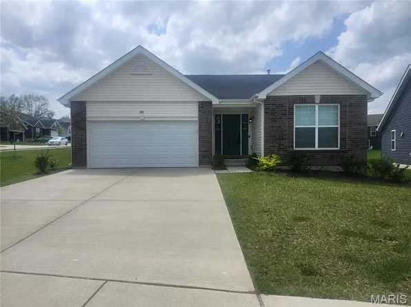 201 Homestretch Ln, Wentzville, MO 63385
