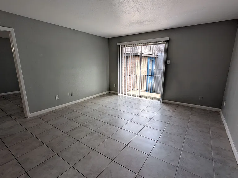3737 Hillcroft Apartments — Photo 54