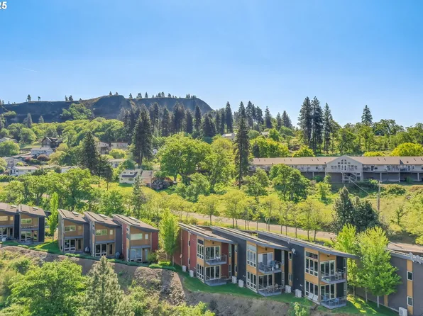 11 Mosier Creek Pl, Mosier, OR 97040