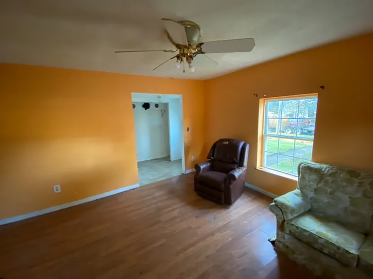 708 W Jones St — Photo 10