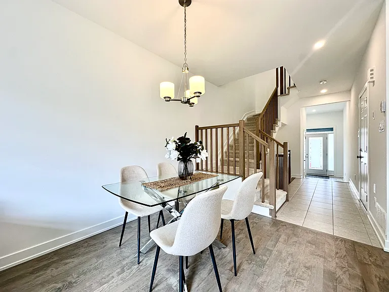 Broadridge Cres — Photo 4