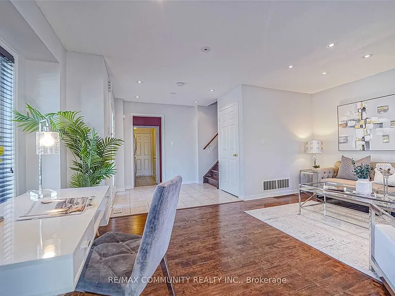 1 Burnsborough St — Photo 7