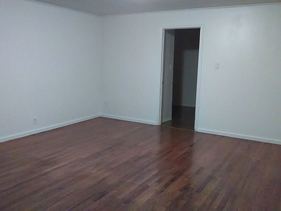2nd image of 450 19th Ave