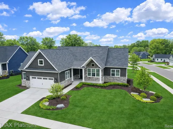 9860 Havendale Dr, Brighton, MI 48114