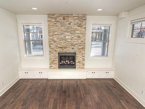 Living room with gas fireplace