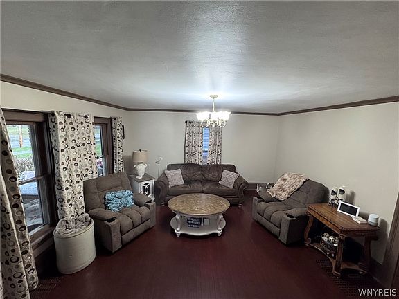 4th image of 22 Maple St