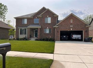 50071 Oakbrooke Dr, Chesterfield, MI 48047