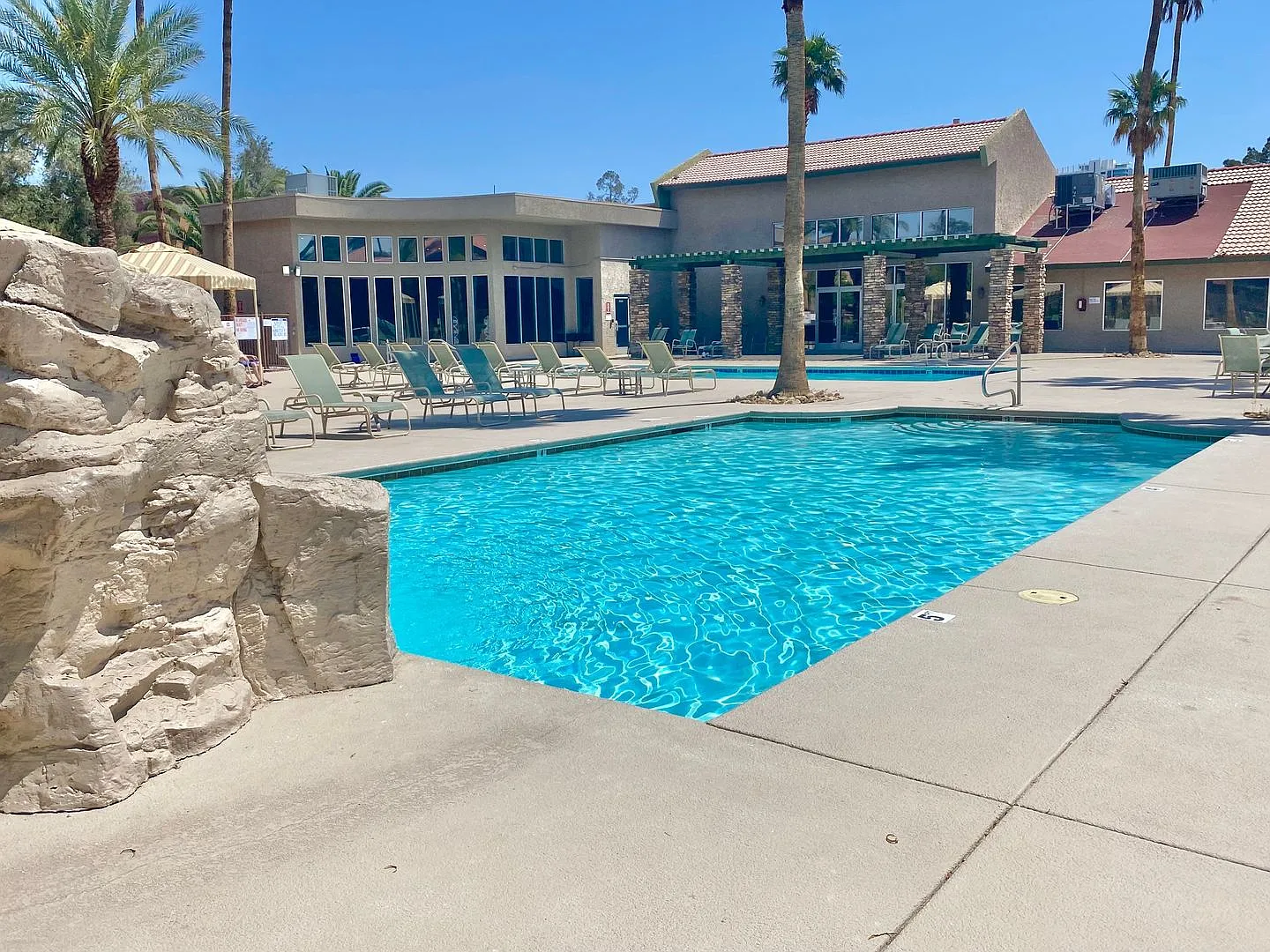 Super Cute Upstairs 1 Bedroom / One Bath / 1 Full Bath Condo Unit- In A Guard Gated Community! — Photo 2