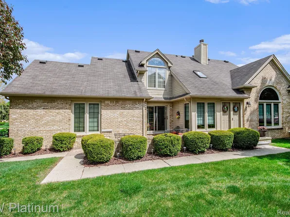 17007 Crystal Dr, Macomb, MI 48042