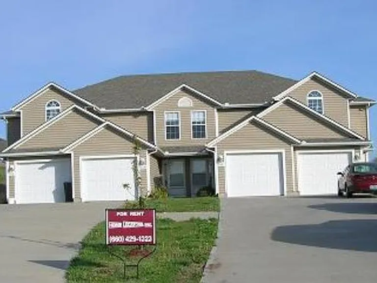1212 Pebblecreek Dr — Photo 1