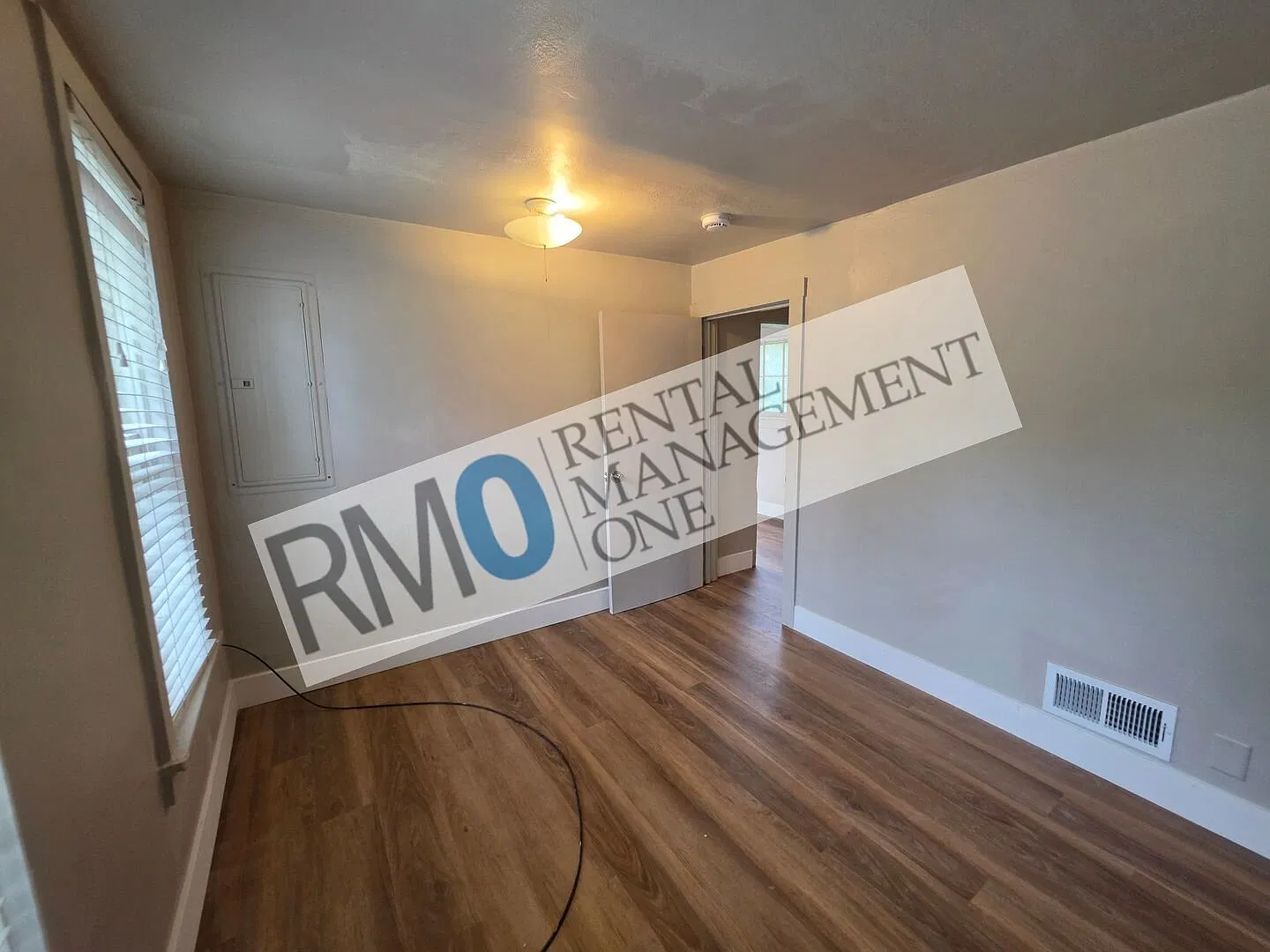 Charming 2 bedroom unit - Conveniently located. — Photo 2