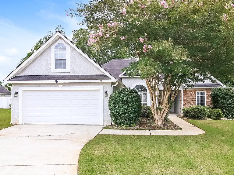 1303 Vine Cir — Photo 1