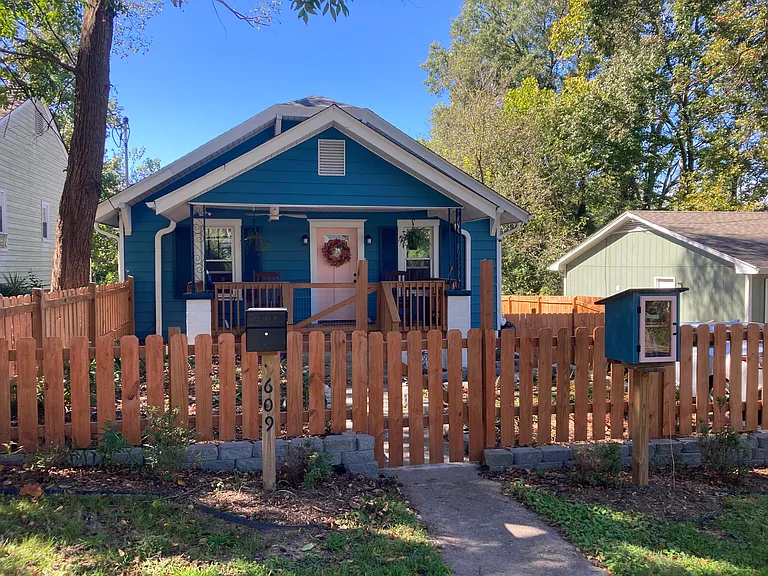 609 N Maple St — Photo 1