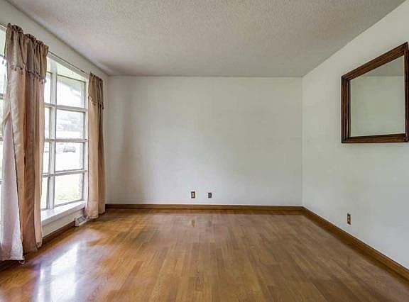 3rd image of 2601 Edge O Lake Dr
