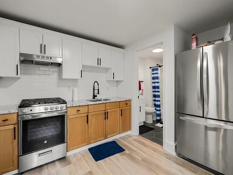 12 Gould St #4 — Photo 2