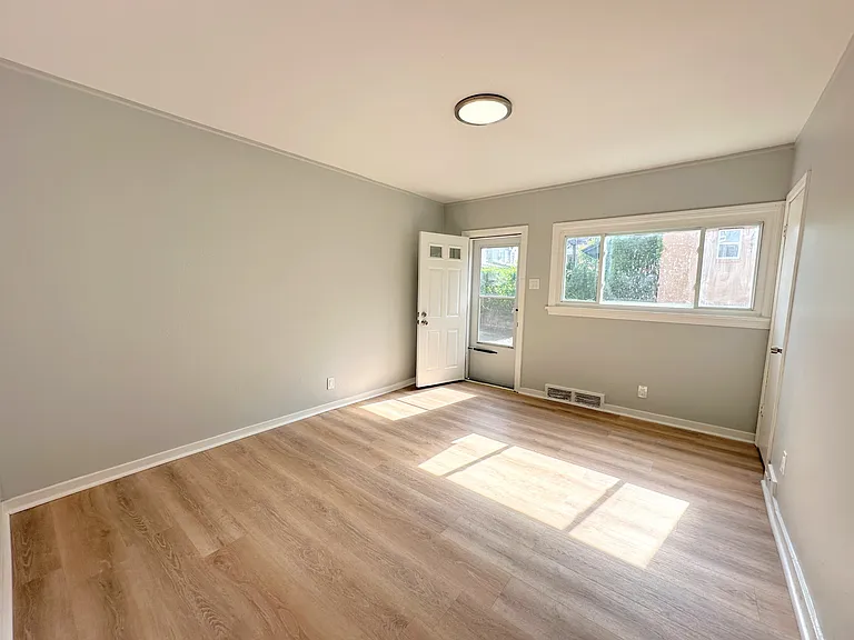 207 Mary St — Photo 5