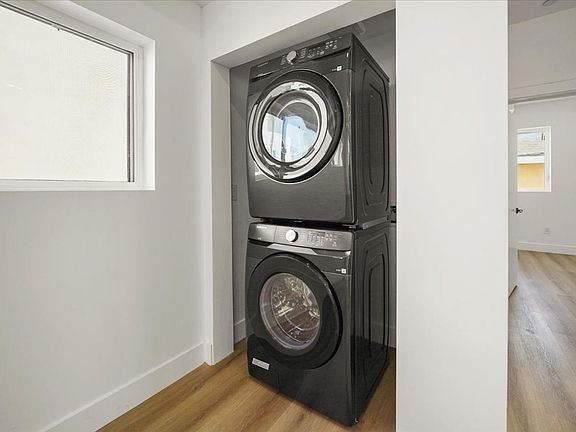5th image of 910 N Hudson Ave #914-1/2