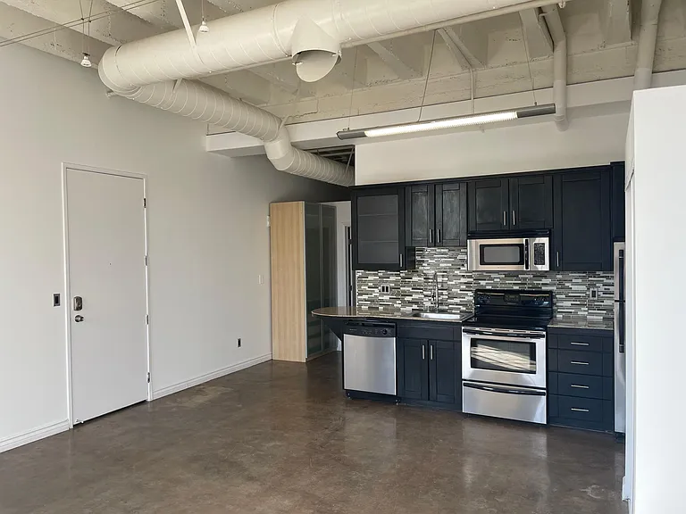 312 W 5th St #813 — Photo 2