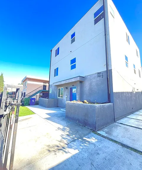 789 E 41st Pl #789 — Photo 1