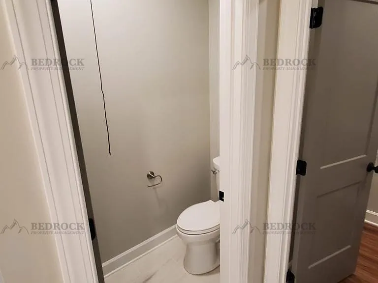 617 Wellingburg Rd SE — Photo 11
