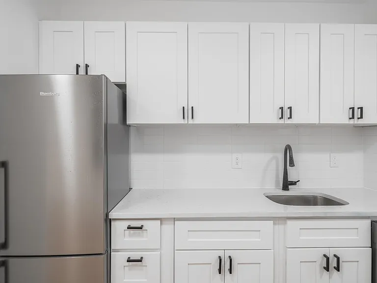 500 Monroe St #8 — Photo 11