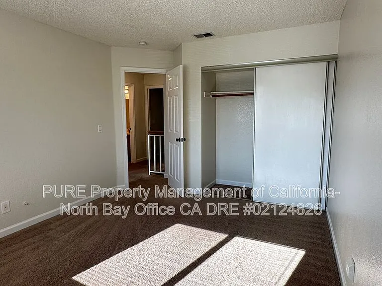 15 Regents Cir — Photo 16