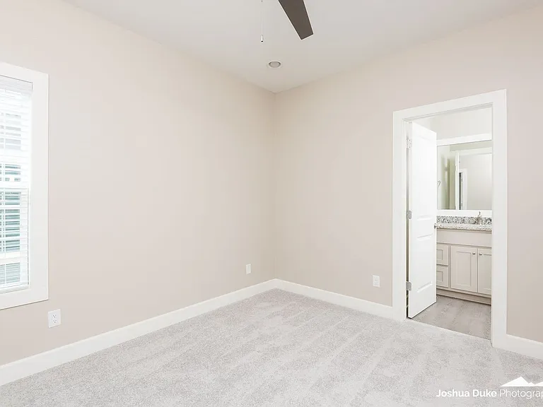 1320 S College Ave — Photo 32
