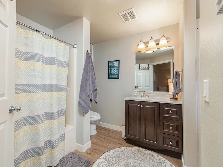 1439 NW Juniper St #12 — Photo 16