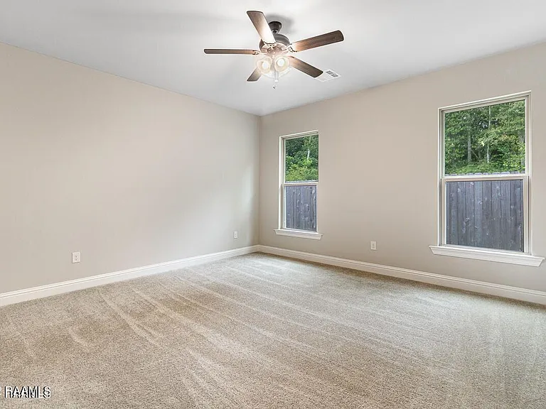 211 Sparrowhawk St — Photo 7