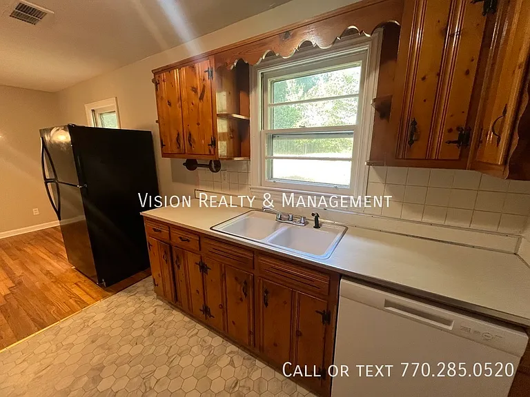 1148 Center St SW — Photo 14